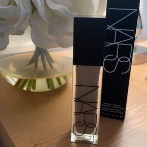 NARS Radiant Longwear Foundation Medium 2 Santa Fe